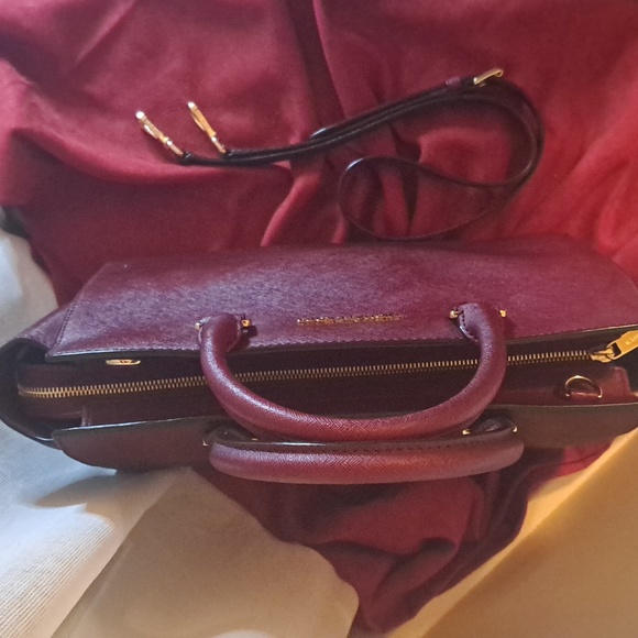 🥰Michael Kors Burgundy Satchel or Crossbody Excellent Condition Like New - Picture 5 of 12
